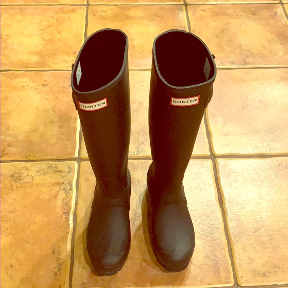 Hunter black matte rain boots